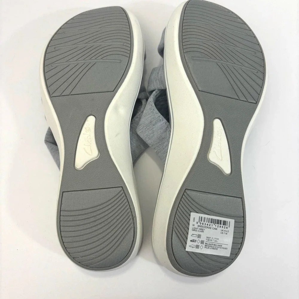 NEW Clarks Cloudsteppers Wedge Sandals Womens Size 7M Gray Thong Comfort Knit